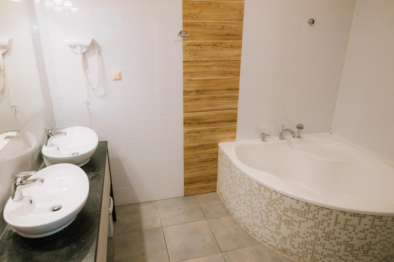 Hotel Kasztelan à Krosno Extérieur photo